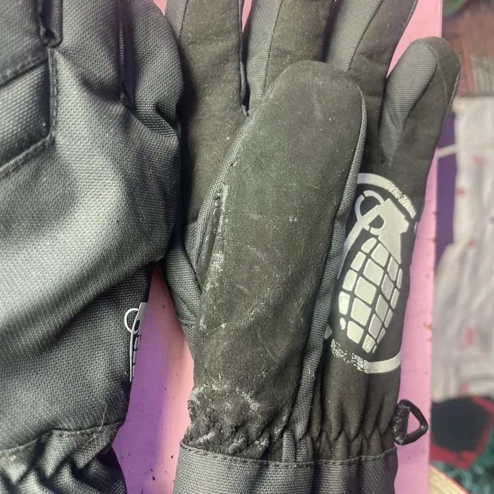 Grenade Black Winter Gloves winter snowboard